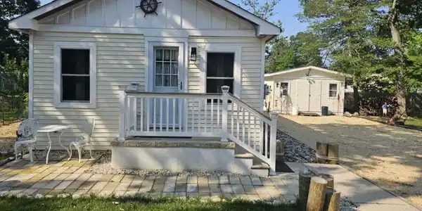 704 E Tampa Avenue