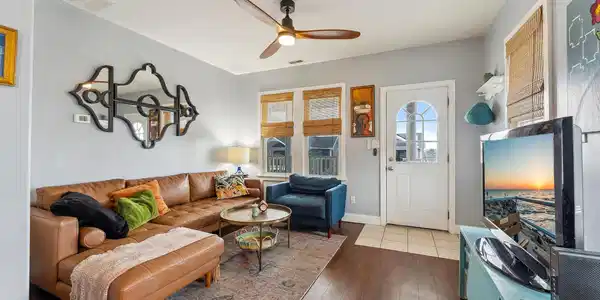 122 W Wisteria Road