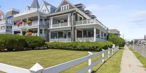 937 Beach Avenue