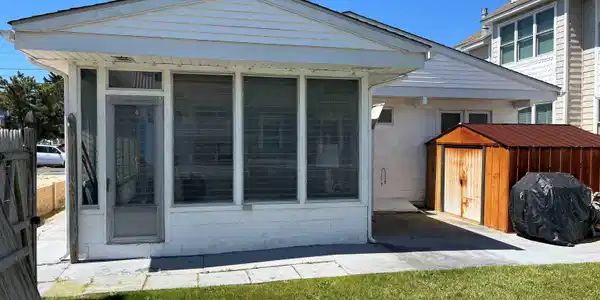 305 E Saint Paul Avenue