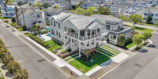 8601 Pennsylvania Avenue