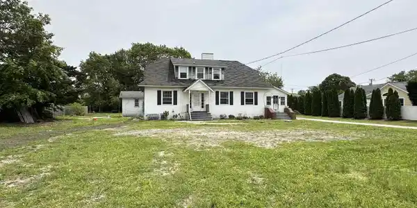 1083 Seashore Road