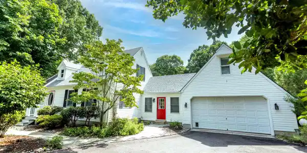 4 Arbutus Court