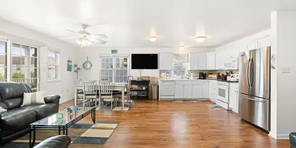 224 E Magnolia Avenue
