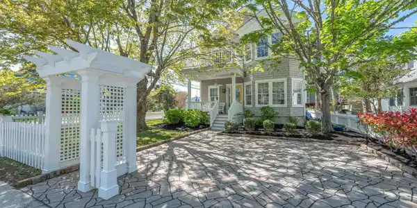 300 S Lake Drive