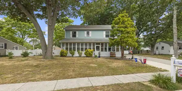 9 Carlton Drive