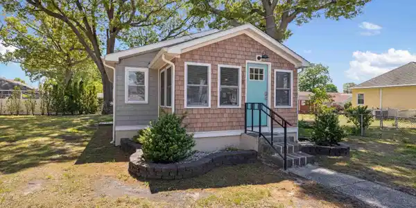 108 W Wilde Avenue