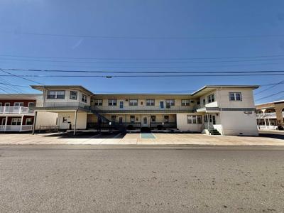 302 E Buttercup Road