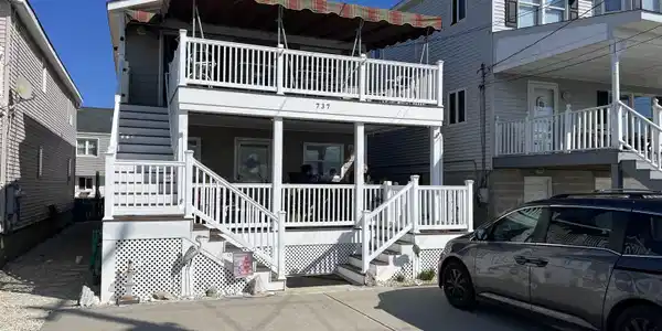 737 W Spruce Avenue