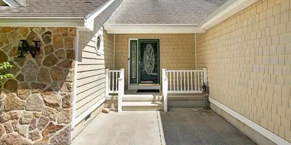 3 Captains Court