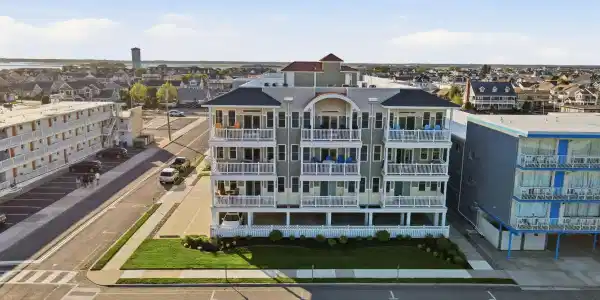 407 E Palm Road