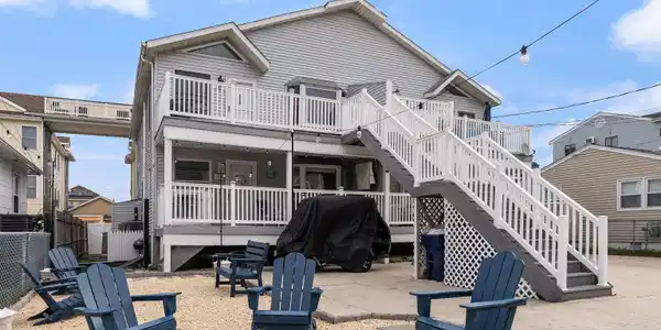 111 E Magnolia Avenue