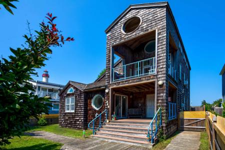 201 Lighthouse Avenue
