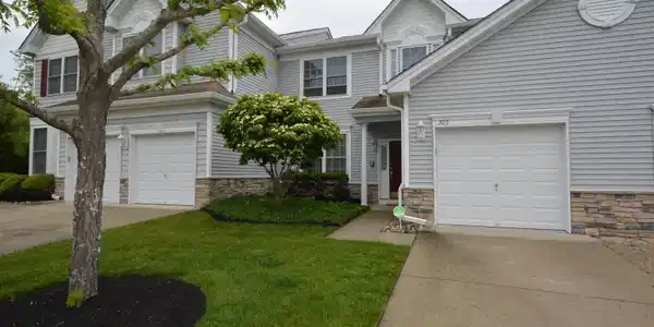 305 Sawgrass Court
