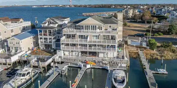 1407 Harbor Lane