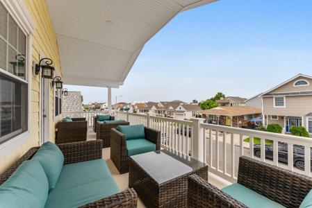 98 W Charleston Avenue