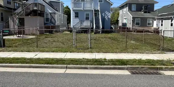 213 W Juniper Avenue