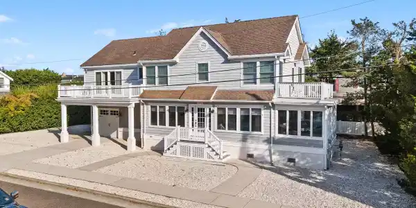 10422 Sunset Drive