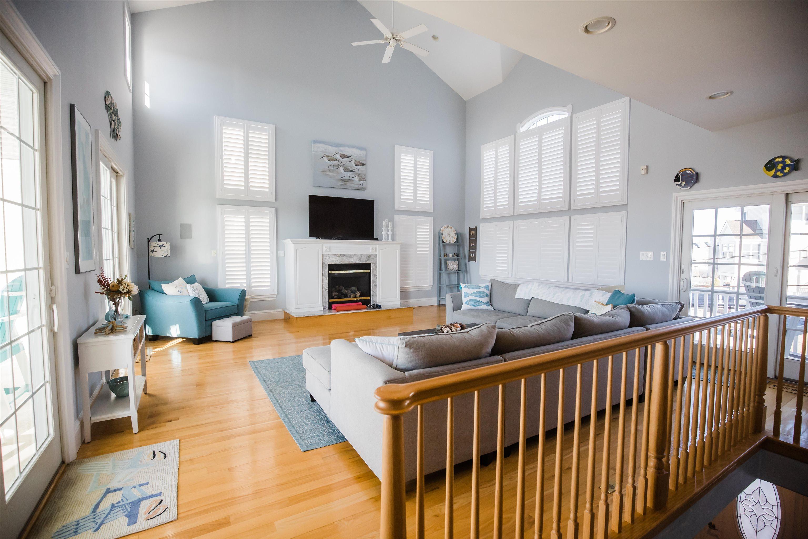 Image 2: Living Room