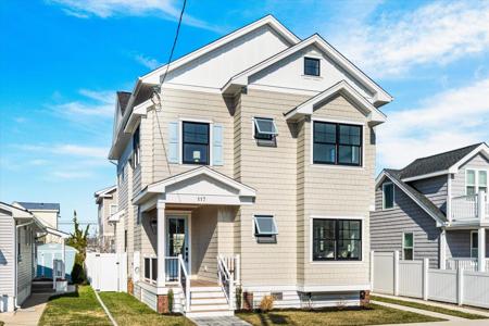 117 E Syracuse Avenue