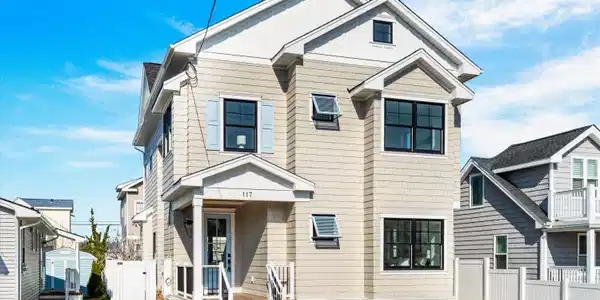 117 E Syracuse Avenue