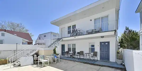 252 E Davis Avenue