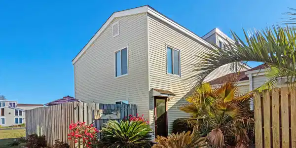 800 9th Ave. S