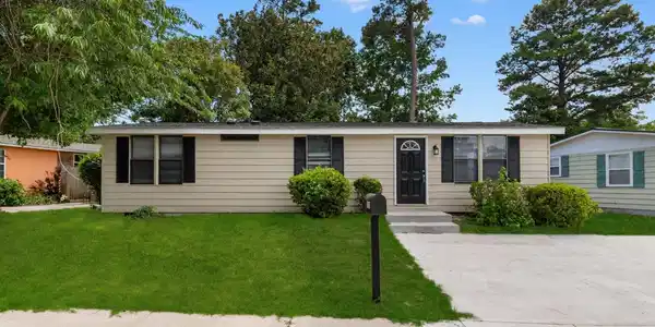 1109 Forest Dr.