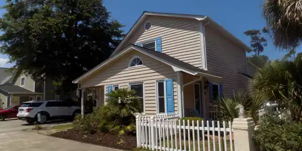 942 Tiffany Ln.