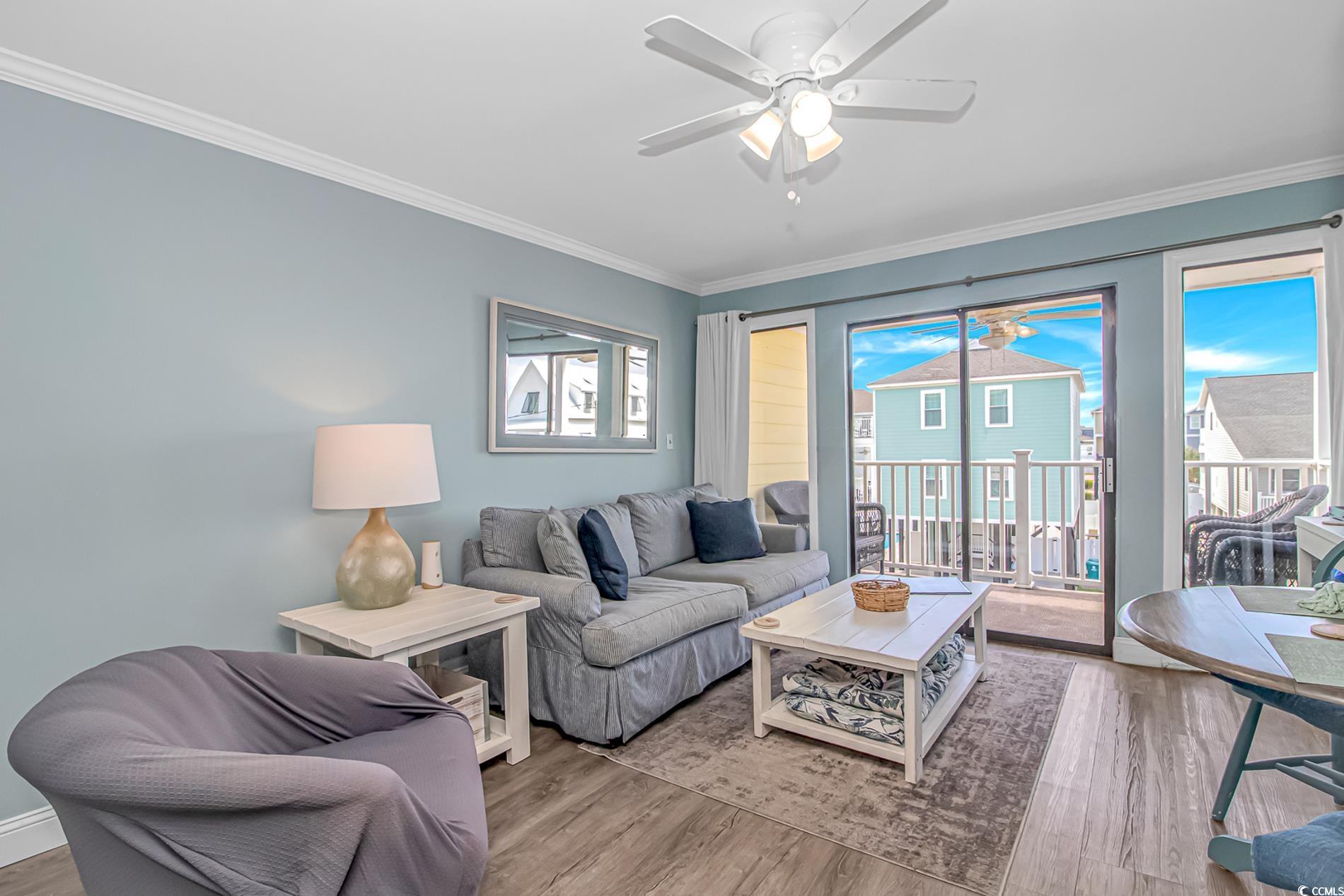 Image 3: Living room with ornamental molding, wood finished Image 3: Living room with ornamental molding, wood finished