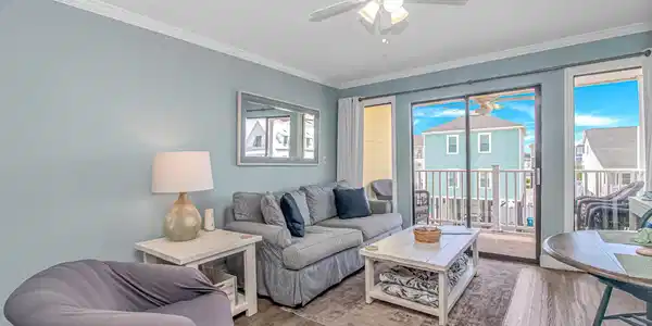 Image 3: Living room with ornamental molding, wood finished Image 3: Living room with ornamental molding, wood finished
