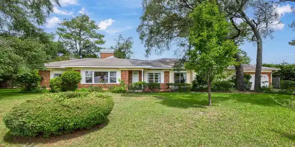 4000 Poinsett St.
