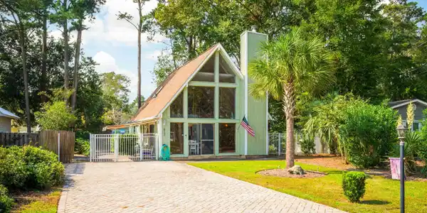 617 3rd Ave. S