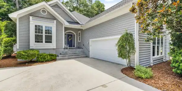 5019 Gilbert Ln.