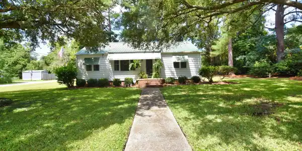 1810 Oak St.