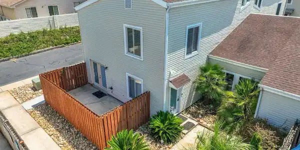 800 9th Ave. S