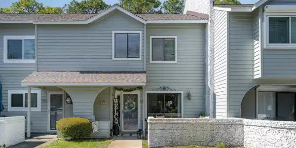 44 Shadow Moss Pl.
