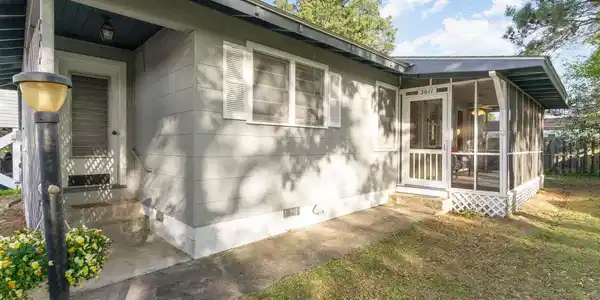 3611 Poinsett St.