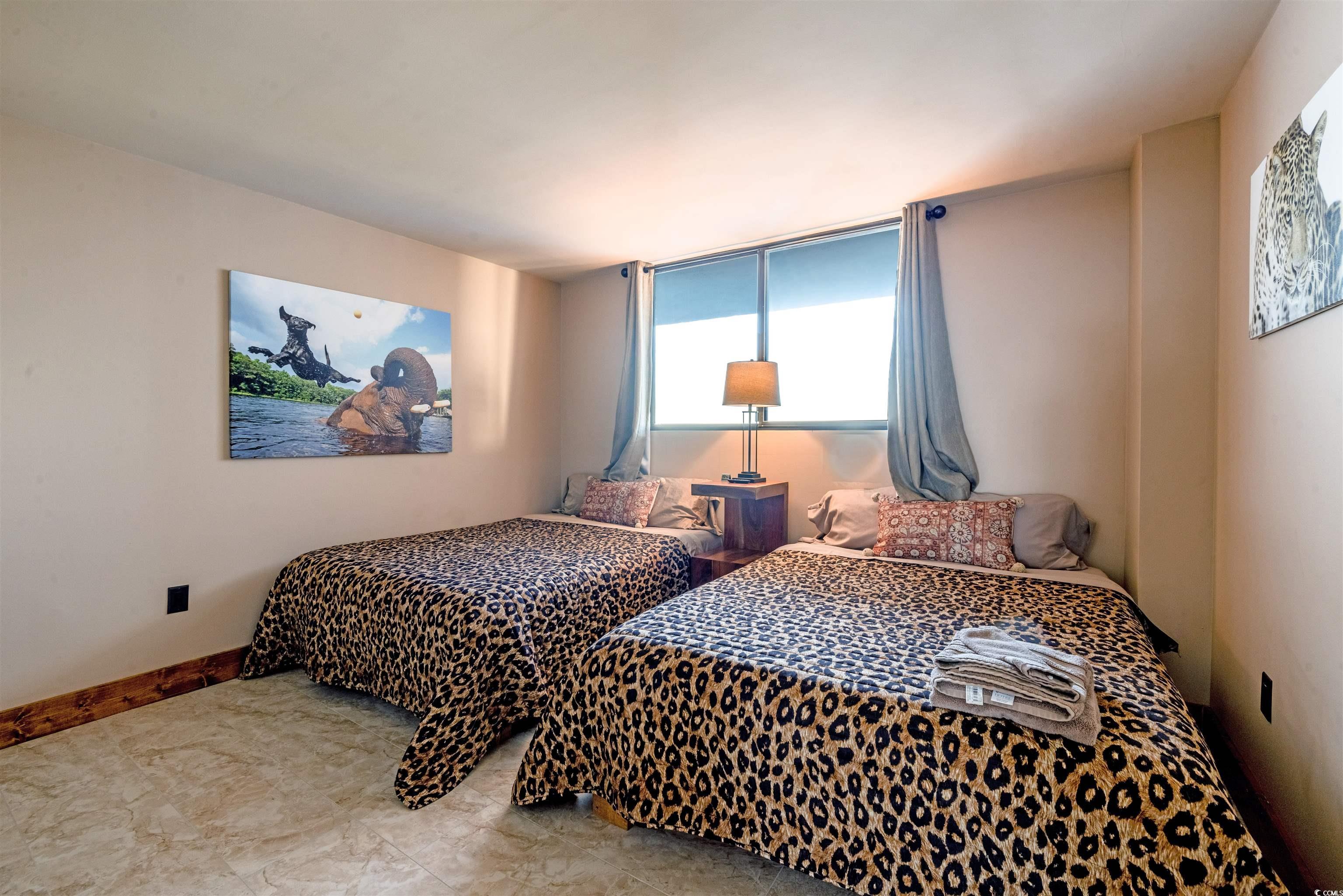 Image 2: Bedroom with baseboards Image 2: Bedroom with baseboards