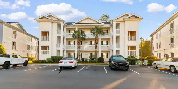 636 River Oaks Dr.