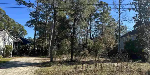 352 Lakeshore Dr.