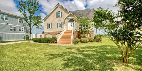 404 Sassanqua Dr.
