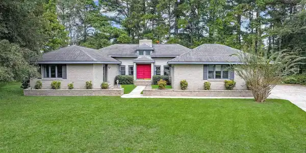 1944 Woodduck Ln.