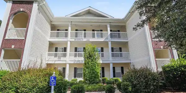 1282 River Oaks Dr.