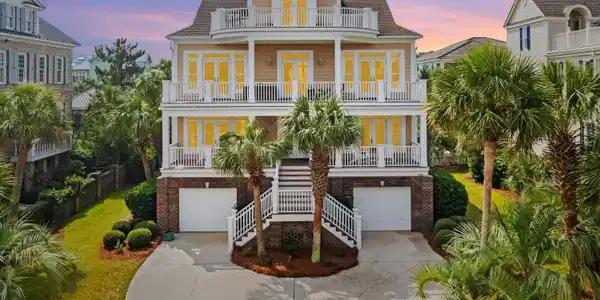 41 Beachwalker Ct.