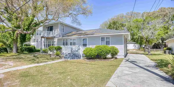 3906 Seaview St.