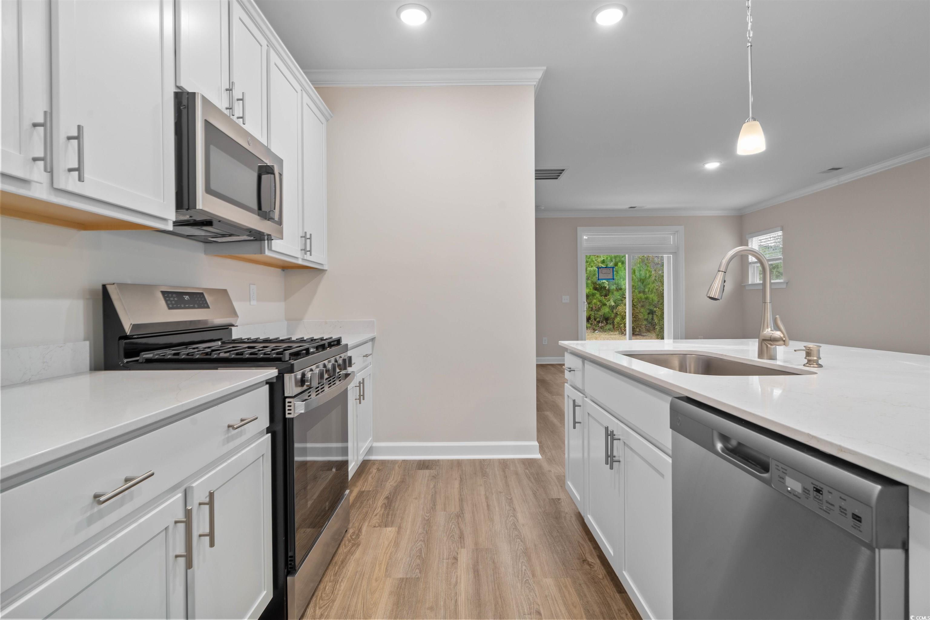Image 3: Kitchen with stainless steel appliances, white cab