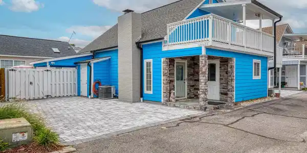 3902-B Dunes St.