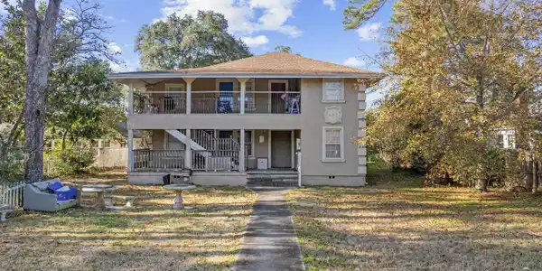 607 1st Ave. S
