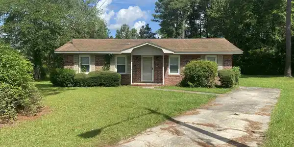 820 Cedar St.
